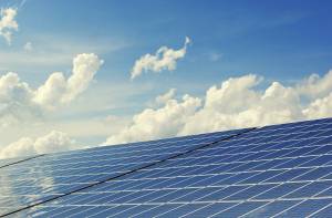 Les aides panneau solaire 2022 sont nombreuses et permettent d'encourager la mise en place d'installations photovoltaïques.