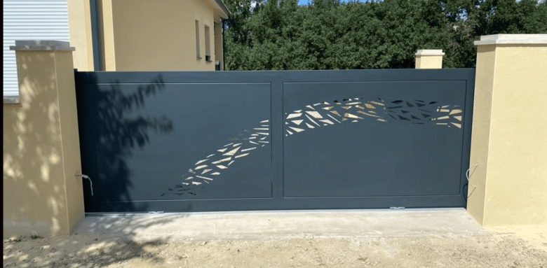 Budget installation d'un portail coulissant motorisé en métal - Montauban 82