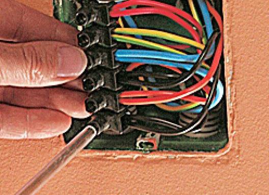 Travaux de rénovation électrique avec pose d'une boîte de dérivation - Nantes 44