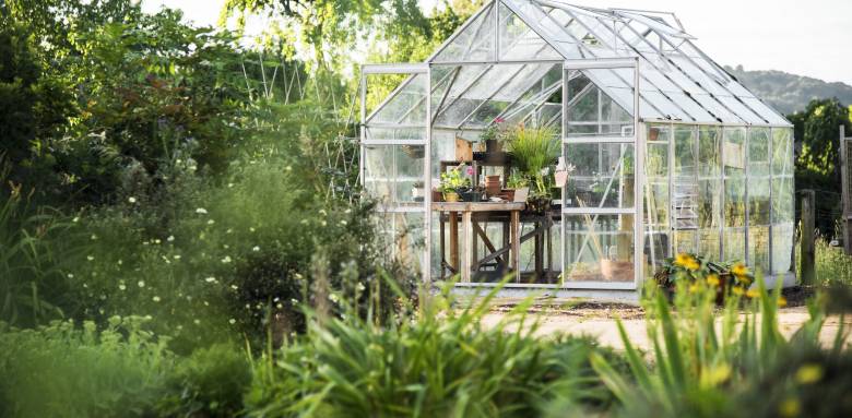 Installation d'une serre de jardin en verre - Cholet 49