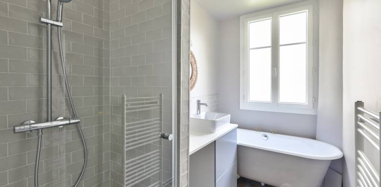 Intégrer la Domotique dans la Rénovation de Votre Salle de Bains