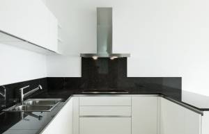 Plan de travail de cuisine en granit noir - Lille 59