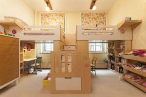 Calvados - Des lits-mezzanines faisant office de séparation dans une chambre pour deux enfants
