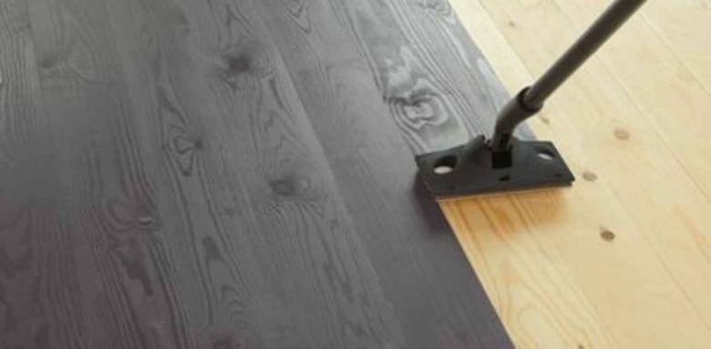 Rénovation maison - peindre son parquet 