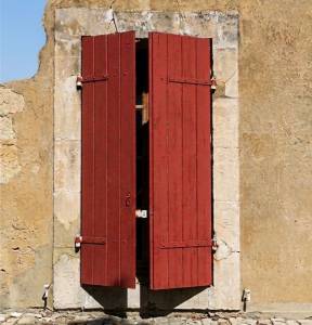 fermer ses volets, le bon moyen de laisser l'intérieur de sa maison fraiche
