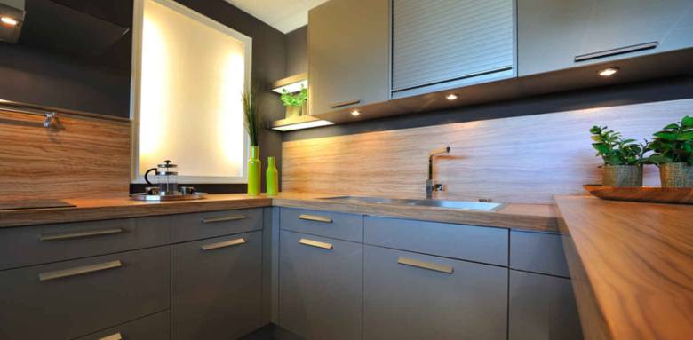 rénover une cuisine rustique La Maison Des Travaux