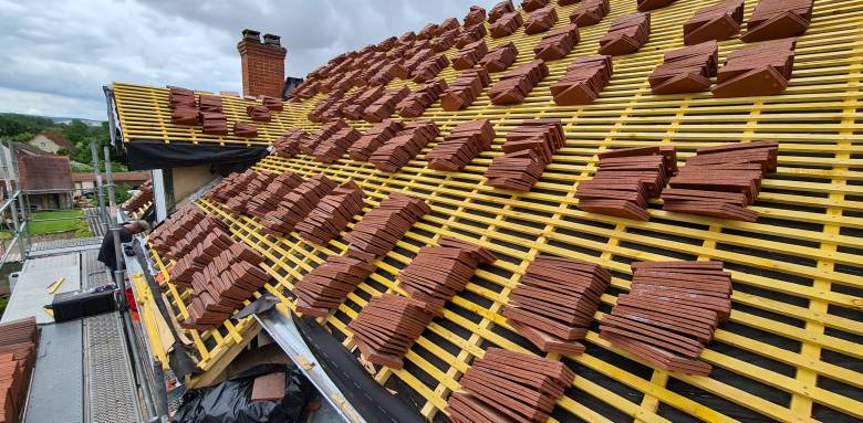 Rénovation d'une toiture en tuiles plates de Bourgogne