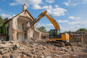 Comprendre les étapes clés d’une démolition de maison