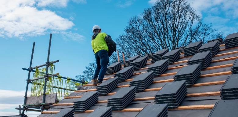 Quand faire la rénovation de toiture de sa maison ? 