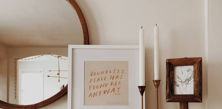 Un coin cheminée bien décorée