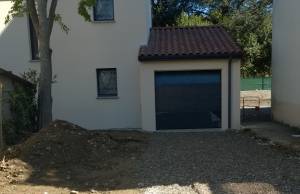 Garage attenant à la maison - Hyères 83
