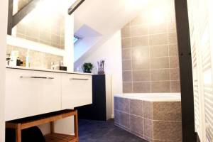 Comment aménager une salle de bain sous les combles ?