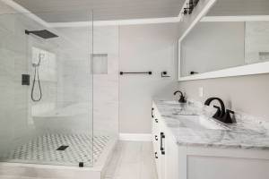 Comment aménager une salle de bain dans les combles de ma maison ?