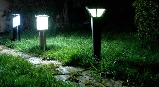 Eclairage jardin bornes solaires photovoltaiques