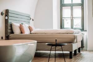 La disposition de la chambre parentale doit être pensée pour être fonctionnelle et agréable à vivre.