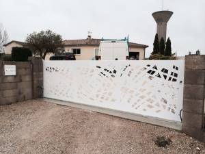 Installation de portail - portail coulissant ajouré en aluminium - Montauban 82