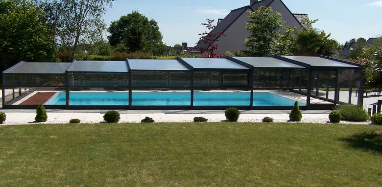 Piscine avec abri coulissant hauteur maxi 1.80 - Nantes 44
