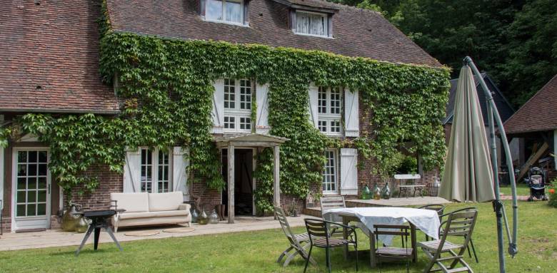 Mur de façade végétalisé pour isoler la maison de la chaleur - Bourg-en-Bresse 01