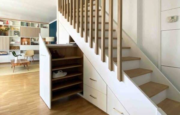 5 façons d'ajouter de l'espace de rangement sous vos escaliers