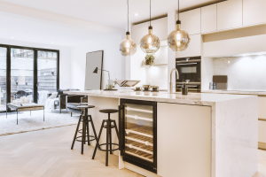 Ouvrir sa cuisine : comment transformer votre espace pour plus de convivialité ?