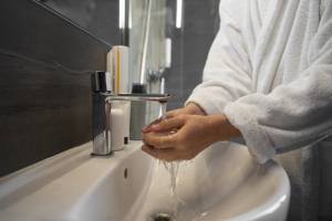 robinetterie senior, mitigeur thermostatique, sécurité salle de bain, rénovation salle de bain senior, Clamart, accessibilité salle de bain, salle de bain PMR