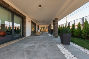 Optez pour une terrasse en carrelage, bois, pierre ou béton 