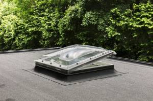 Fenêtre de toit dôme sur toiture plate Velux®