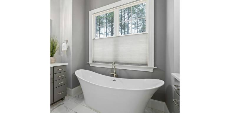 Peut-on remplacer une baignoire par une douche sans refaire le sol ? Fougères 35133