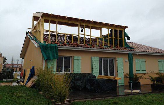 Réglementation construction agrandissement de maison en surélévation - Rochefort 17