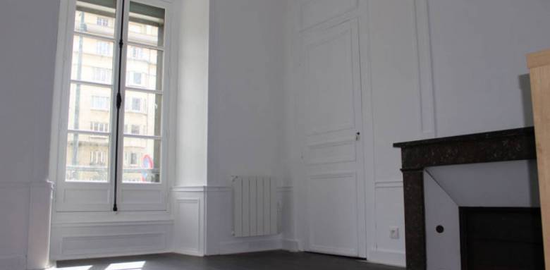 L'isolation phonique d'un appartement est essentielle pour garantir un confort de vie optimal.