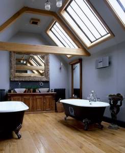 Envie d’une verrière dans une salle de bain ? Voici comment l’utiliser  (photo : Pinterest)