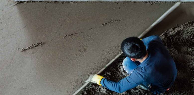installation d'une dalle intérieur par un maçon à ST AMAND EN PUISAYE