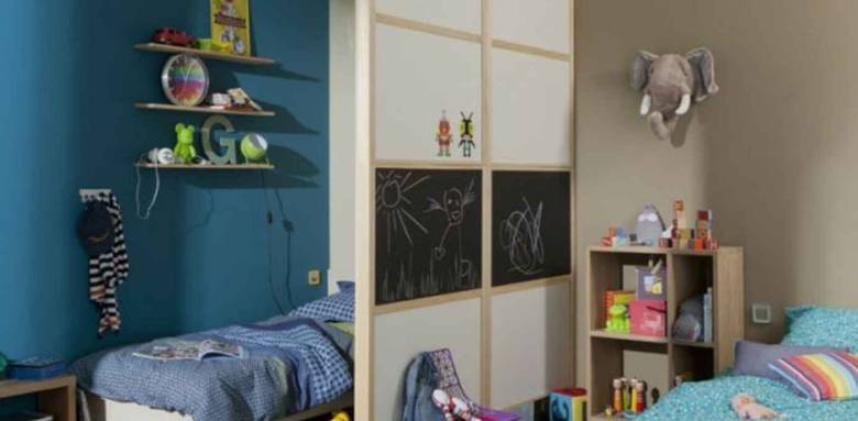 Cabourg - Cloison légère et décoration différenciée afin de créer deux espaces dans une chambre pour deux enfants
