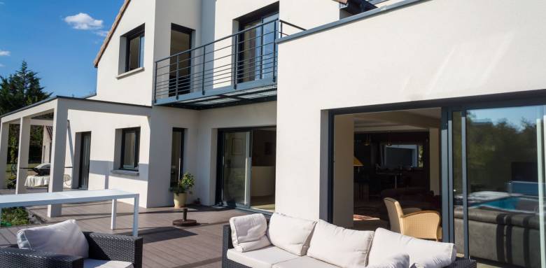 Relooking de terrasse avec installation de mobilier extérieur - Nantes 44