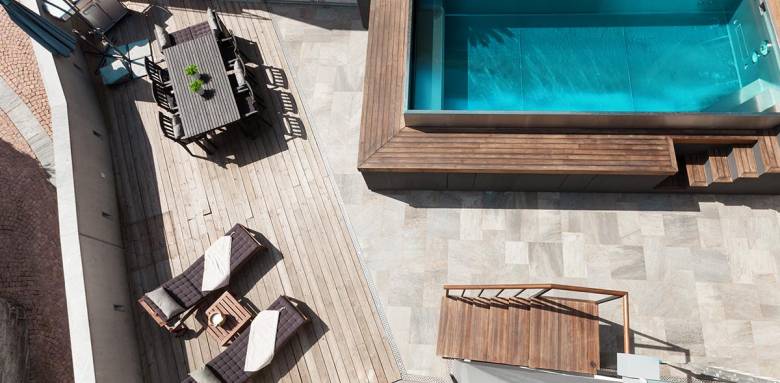 Quels sont les avantages et les inconvénients de la piscine semi-enterrée ?