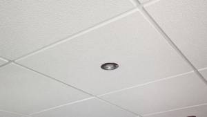 Faux plafond dalles en plâtre