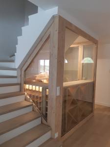  Aménagement d'une pièce en cave à vin sous l'escalier - Bourg-en-Bresse 01