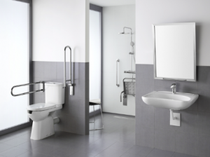 Vaste salle de bains PMR avec douche de plain pied Yvelines