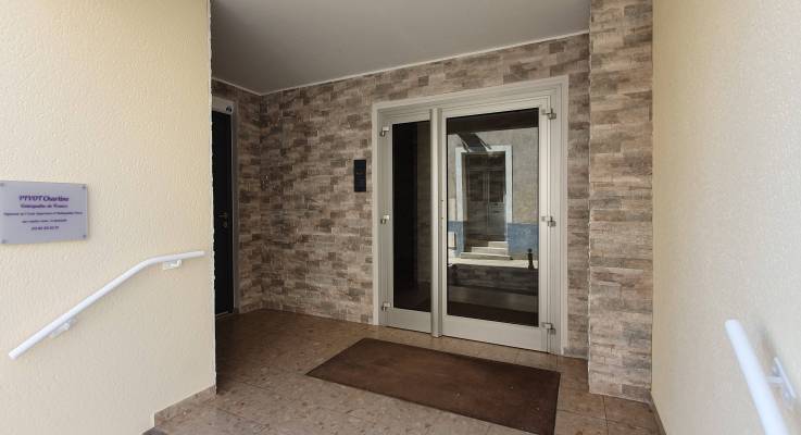 Façade rénovée sur un immeuble d'habitation - Brie-Comte-Robert 77170