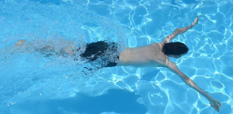 Plongée rafraîchissante vers le paradis aquatique. 🌊💦 #TravauxSainteMaxime
