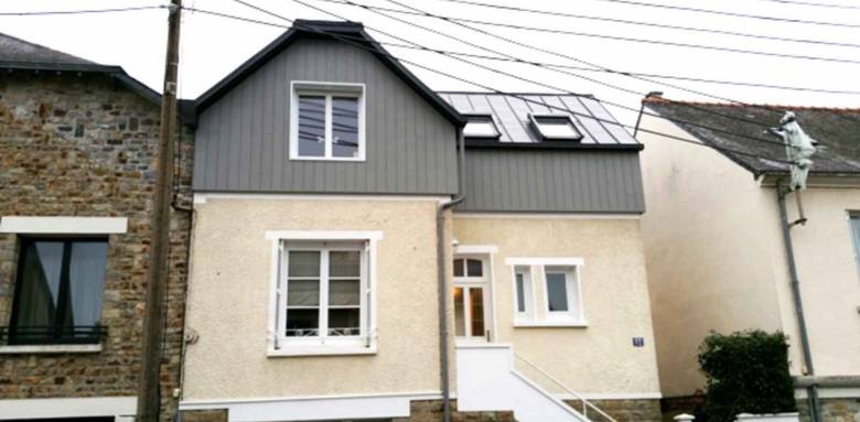 Surélévation en parpaings avec fenêtres de toit - Nantes 44