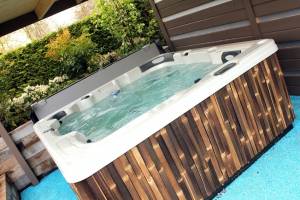 spa jacuzzi extérieur