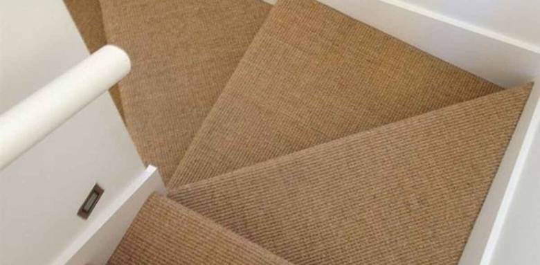Sisal dans un escalier