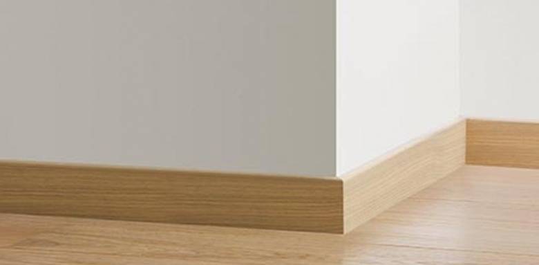 Plinthe fine chêne clair accord parquet