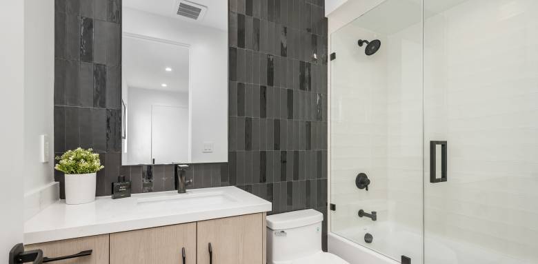 Comment aménager une petite salle de bain ?