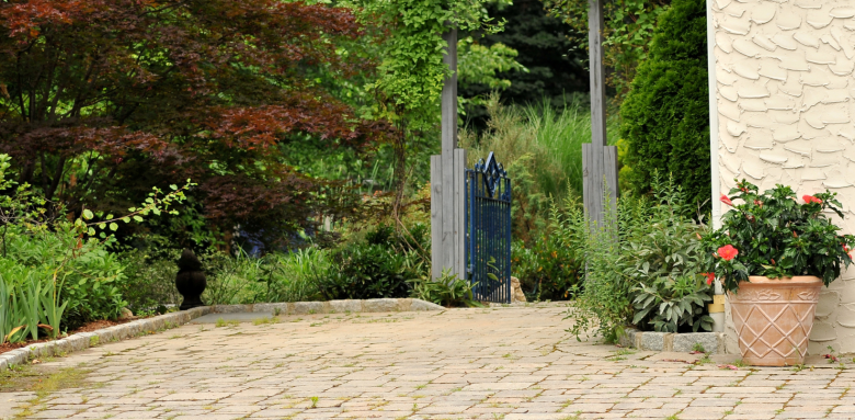 Esplanade pavée  jardinier 77, paysagiste 77, terrassement 77, aménagement paysager 77, terrasse 77, maçonnerie 77, étanchéité 77, étanchéiste 77