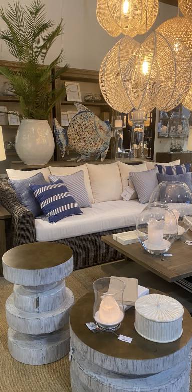 Mobilier élégant et confortable inspiration bord de mer 