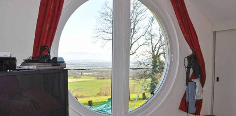 Fenêtre oeil de boeuf en PVC
