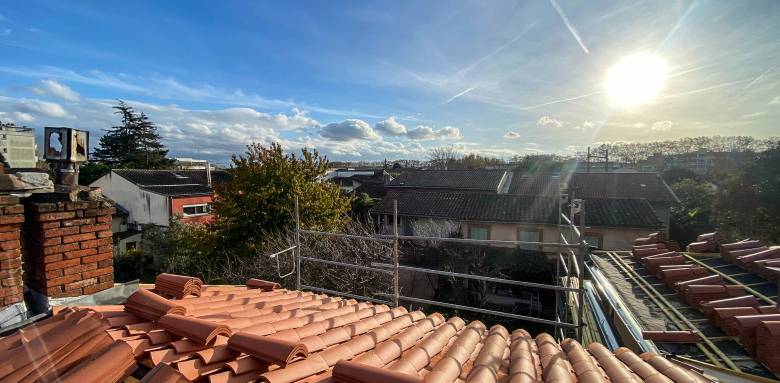 Pose des tuiles à Toulouse