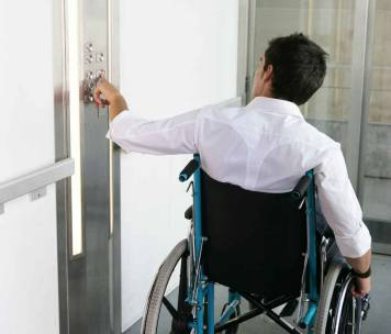Une rampe d'accès pour handicapé dans des bureaux